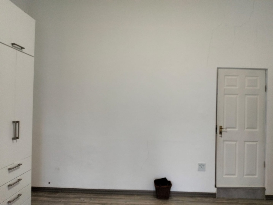 2 Bedroom Property for Sale in Stasieweg Western Cape